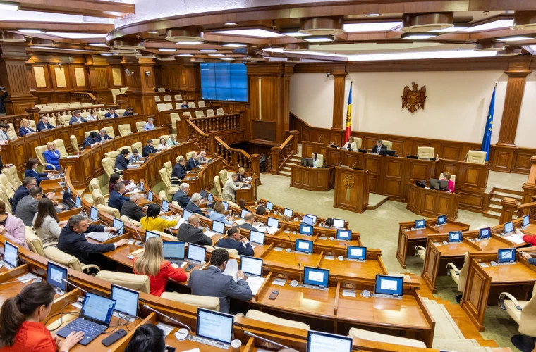 Хаос на парламентском заседании: повестка дня изменена на 233%