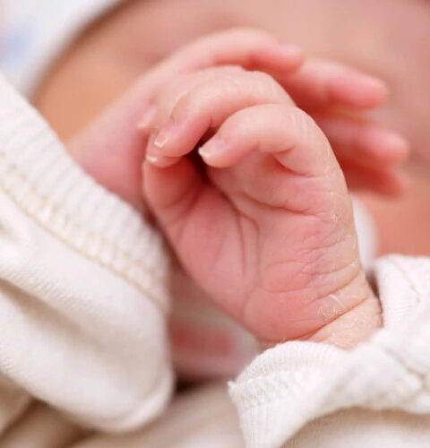 Испания продлевает оплачиваемый отпуск по уходу за ребенком до 17 недель