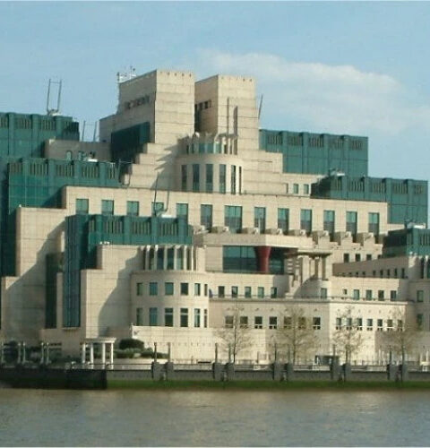 Личности некоторых сотрудников британской разведки MI6 раскрыты из-за ошибки работника
