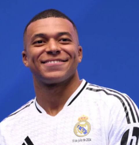 Мбаппе прокомментировал слухи о смене своего игрового номера.