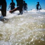 На Майорке туристку атаковала неизвестная рыба: власти эвакуировали людей из опасной зоны