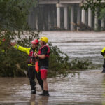 Наводнения в Техасе: Плохие погодные условия усложняют поиски пропавших людей