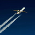 Отпуск дорожает: Как "налог на конденсацию" повлияет на авиаперелёты в Европе