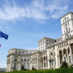 Парламент Бухареста продлевает сессию для рассмотрения предложения оппозиции
