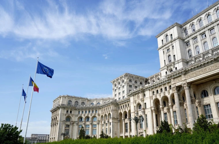 Парламент Бухареста продлевает сессию для рассмотрения предложения оппозиции