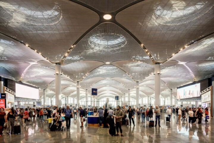 Пассажир из Судана более месяца находится в аэропорту Стамбула