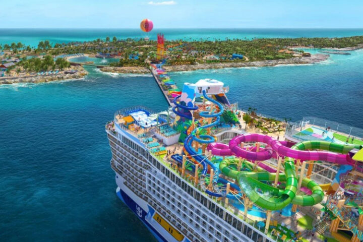 Плавучий мегаполис: самый большой круизный лайнер мира готовится к первому рейсу