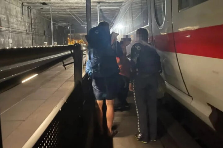 Поезд с 400 пассажирами застрял в австрийском тоннеле из-за отключения света