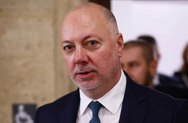 Премьер-министр Болгарии заявил о расследовании получения Плахотнюком болгарского паспорта