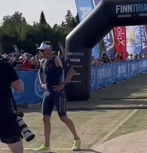 Президент Финляндии незаметно участвовал в триатлонных соревнованиях