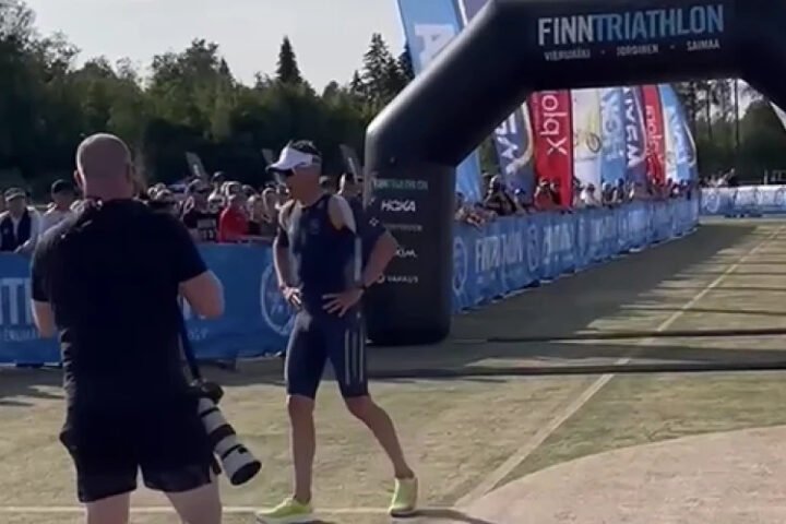 Президент Финляндии незаметно участвовал в триатлонных соревнованиях