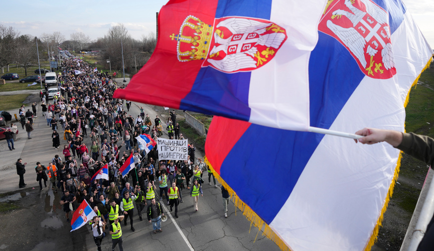 Протесты в Сербии усиливаются на фоне политического кризиса и давления ЕС