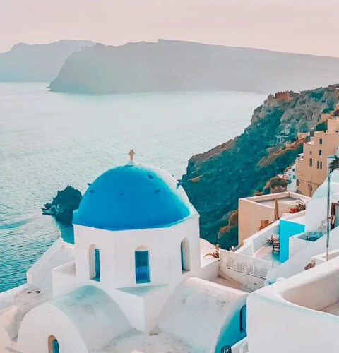 Специалистов удивила причина землетрясений на Санторини