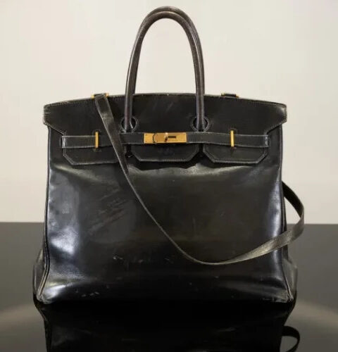 Сумка Birkin установила рекорд цены на аукционе