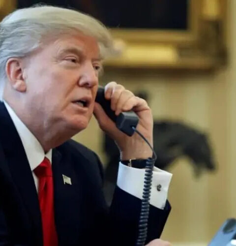 Трамп разбудил репортера ночью телефонным звонком