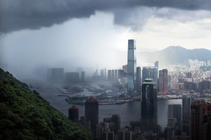 В Гонконге объявлено штормовое предупреждение максимального уровня