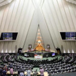 В иранском парламенте запретили использование мобильных телефонов депутатами