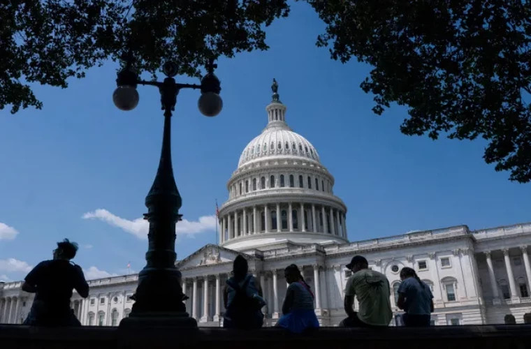 В США у Капитолия арестовали мужчину с луком, стрелами и оружием