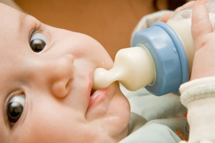 Западноевропейский муниципальный совет планирует запретить рекламу детских молочных смесей