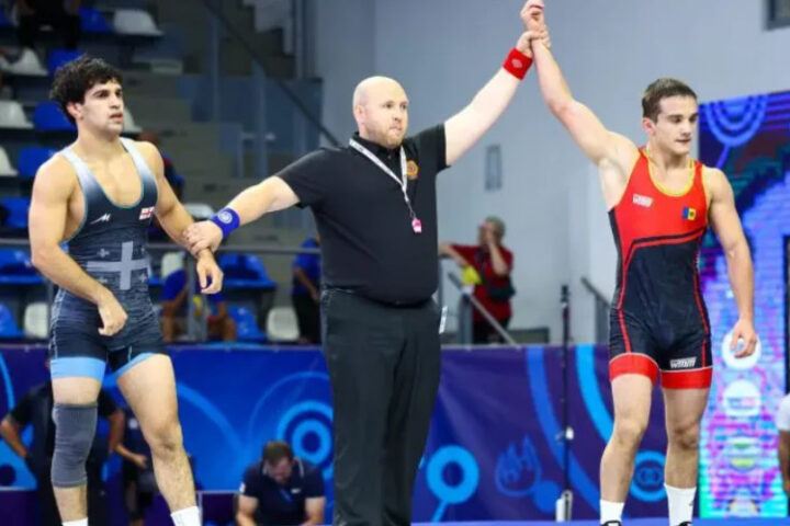 Александр Гайдарлы завоевал серебро на чемпионате мира по борьбе среди юношей в Болгарии