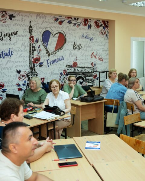 Более 150 учителей Молдовы проходят курсы по введению новых тем в школьные предметы