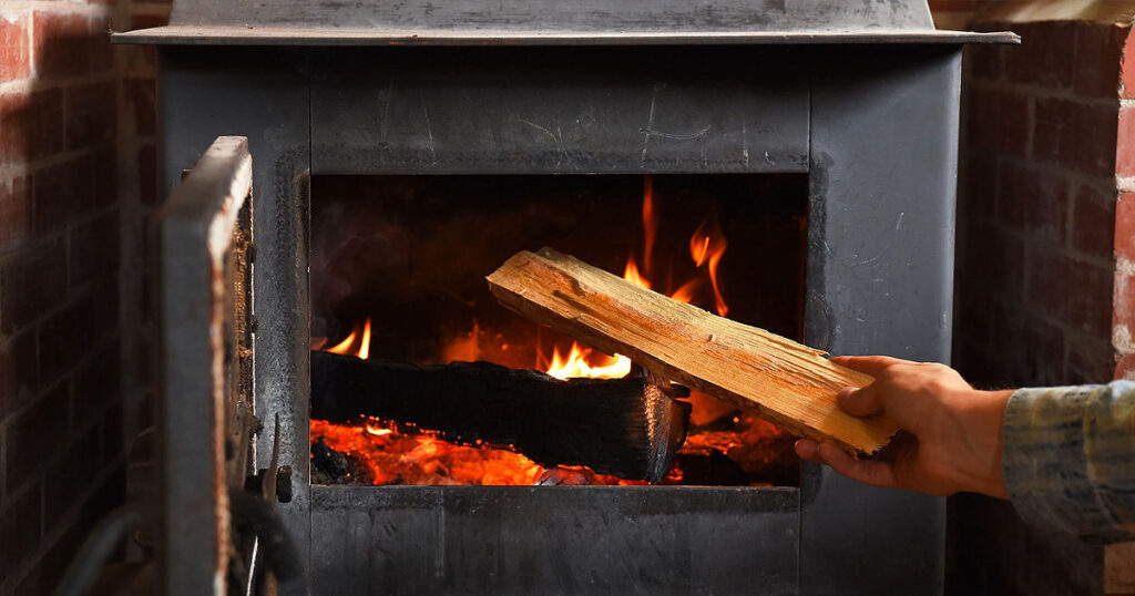 Более 65% домов Молдовы отапливаются дровами и углем, власти предлагают новые решения для энергетической модернизации