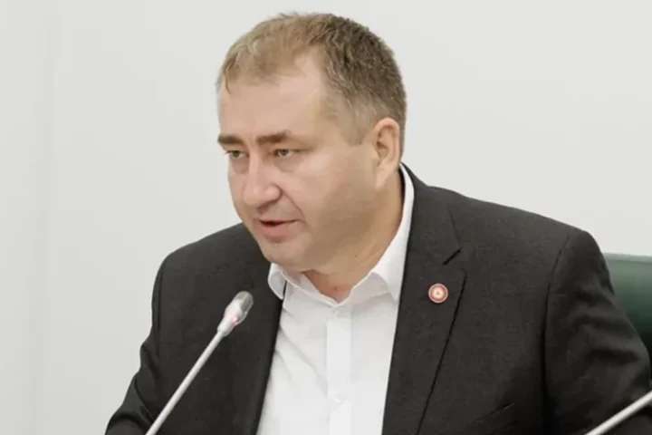 Денис Рошка призывает политиков объединиться и повысить уровень жизни граждан