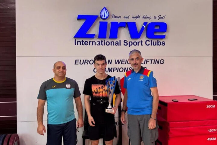 Дан Бетка стал лучшим спортсменом чемпионата Европы по тяжёлой атлетике среди юношей