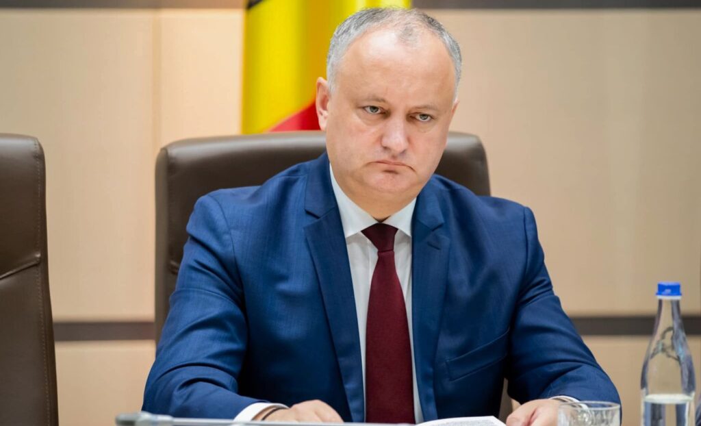 Додон под следствием и на орбите Москвы: Молдова перед выборами