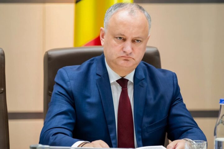 Додон под следствием и на орбите Москвы: Молдова перед выборами