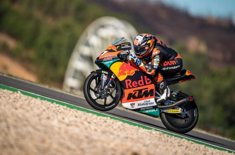 Испанский гонщик Педро Акоста попал в серьёзную аварию на тренировке MotoGP в Венгрии