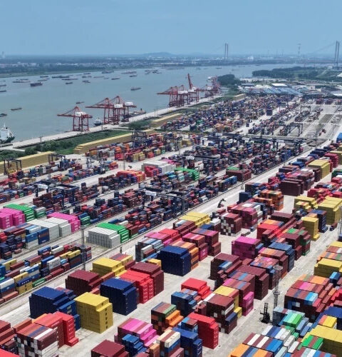 Китай демонстрирует рекордный экспорт в первой половине 2025 года
