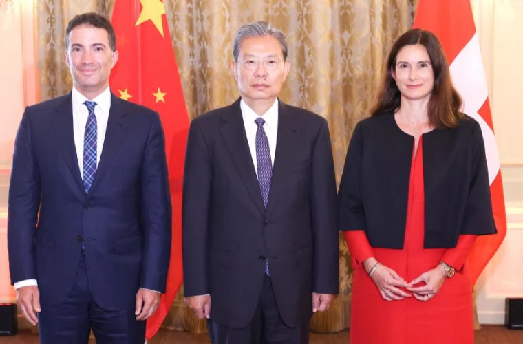 Китай и Швейцария обсуждают углубление стратегического партнёрства во время визита в Берн