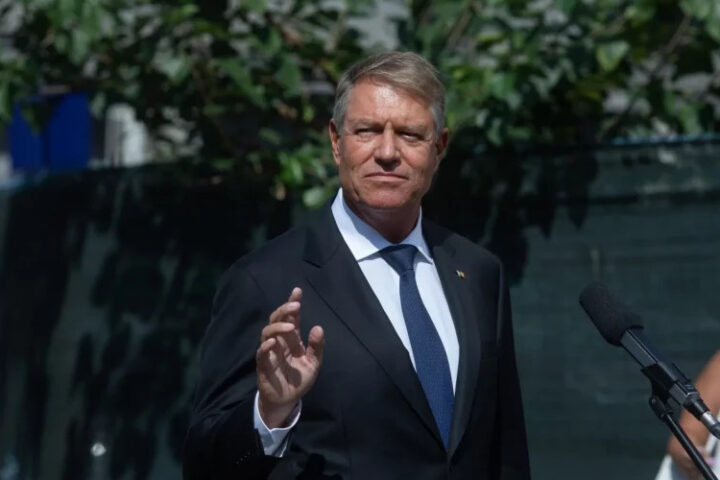 Клаус Йоханнис и его жена должны вернуть государству почти миллион евро