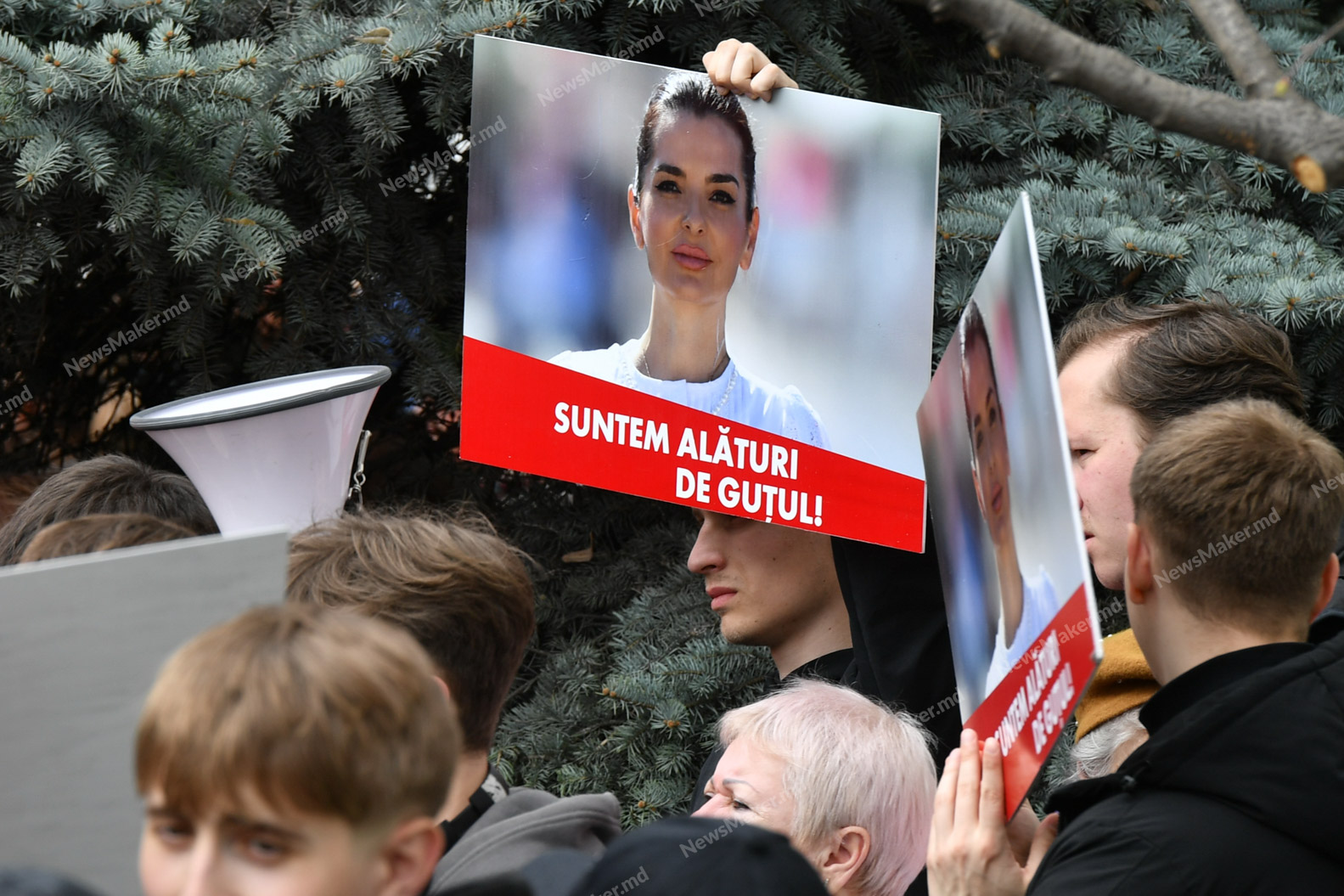 Медийные НПО осудили нападения на журналистов сторонников Гуцул во время суда