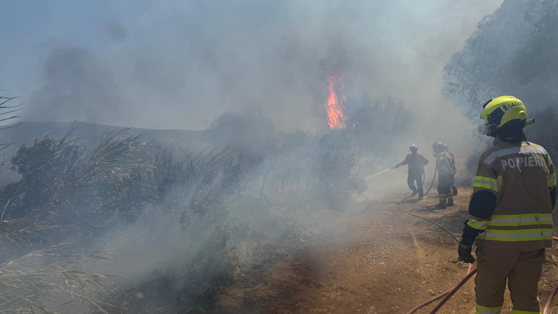 Молдавские пожарные продолжают помощь Греции в тушении крупных пожаров