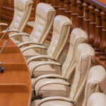 На парламентские выборы 2025 года начали кампанию два независимых кандидата и одна партия