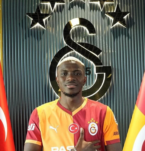 Осимхен подписал контракт с Галатасараем на рекордных условиях