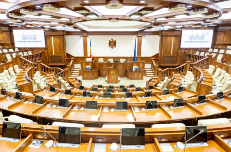 Парламент Молдовы состоится внеочередное заседание 17 августа для принесения присяги новыми судьями Конституционного суда
