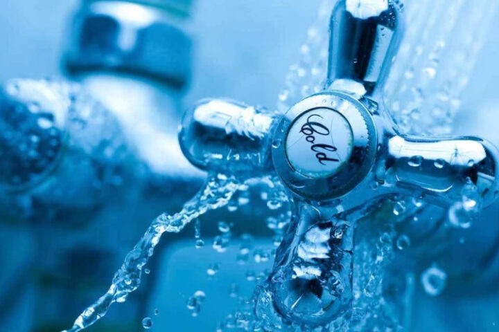 Пять преимуществ холодного душа для кожи