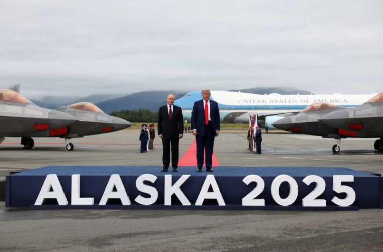 Самолет Путина на пути из США в Россию сопровождали американские F-22 после переговоров на Аляске