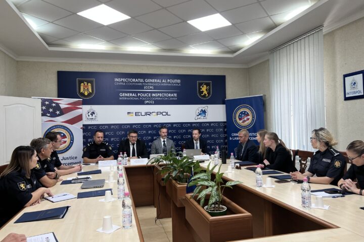 США и ФБР провели тренинги для полицейских Молдовы после инцидента в суде