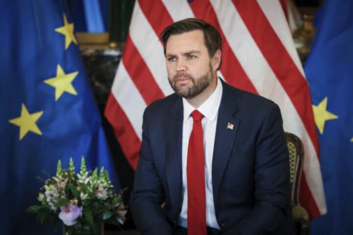 США изучают переговорные позиции России и Украины, заявляет вице-президент Вэнс