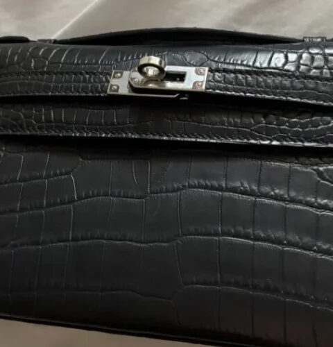 Таксист вернул забытую сумку ценой 100 000 евро жительнице Дубая в Лондоне