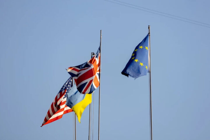 Трамп обсудил с лидерами ЕС безопасность Украины по образцу 5-й статьи НАТО