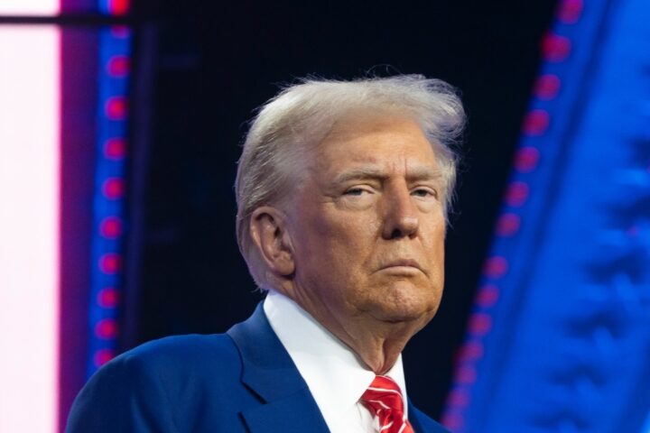 Трамп пригрозил России жёсткими санкциями и отверг сомнения в легитимности Зеленского