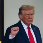 Трамп угрожает лишить лицензий телеканалы NBC и ABC за предвзятое освещение