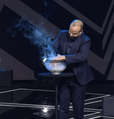 УЕФА изменил формат жеребьёвки, привлекши иллюзиониста вместо традиционных шаров