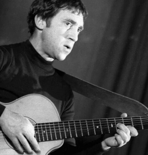 В архивах семьи Высоцкого обнаружены неизданные записи: где их можно услышать