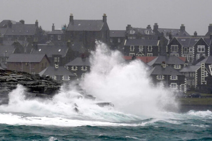 В Норвегии объявлено предупреждение о шторме "Флорис" с сильными ветрами